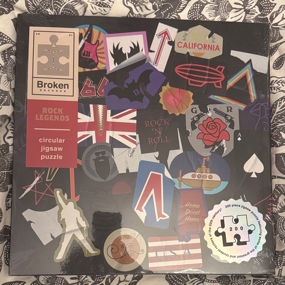 Rock Legends Circular Jigsaw Puzzle - Multicolor